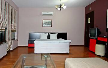 Фото номера Полулюкс с балконом Отель Hotel Berito г. Момчилград 5