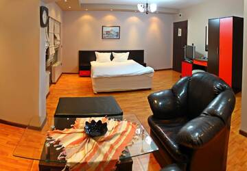 Фото номера Двухместный номер Делюкс с 1 кроватью Отель Hotel Berito г. Момчилград 8